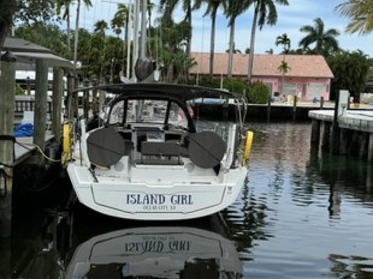 Boat rental Dufour Dufour 37 in Marsh Harbour on Samboat
