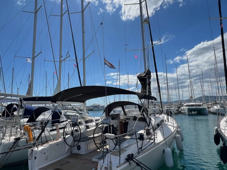 Bareboat Rental Sailboat Salona with a boat licence