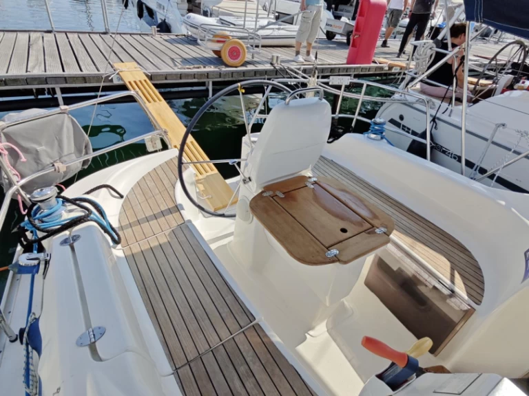 Bavaria Bavaria 30 Cruiser charter bareboat or captained in  Punat