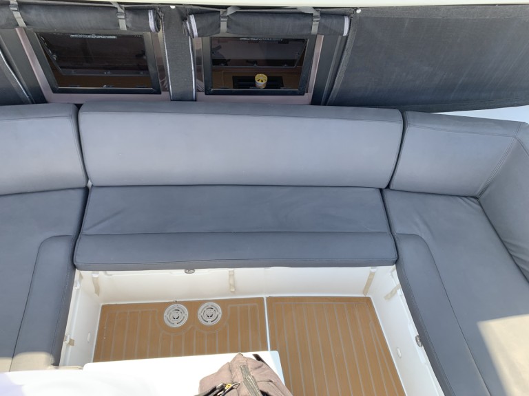 Lagoon Lagoon 450 F in Alimos on SamBoat