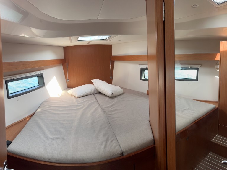 Bavaria Bavaria C42 charter bareboat or captained in  Alimos