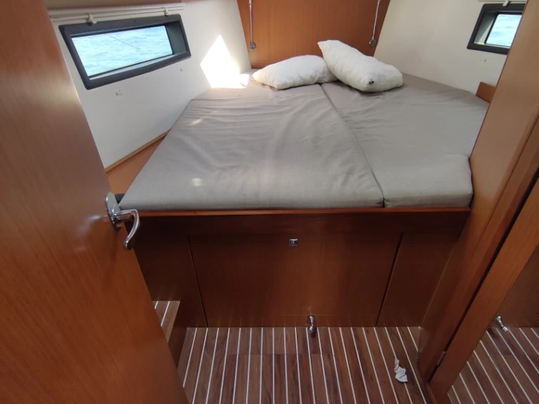 Rent a Bavaria Bavaria C42 Alimos