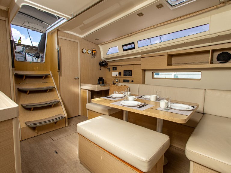 Sailboat for rent Pálairos at the best price