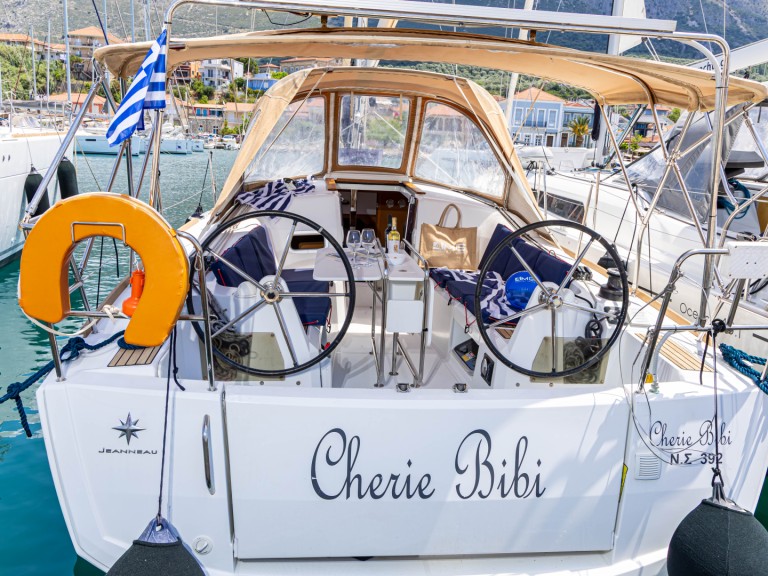 Sailboat for rent Lefkáda at the best price