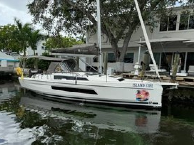 Yacht charter Marsh Harbour cheap Dufour 37