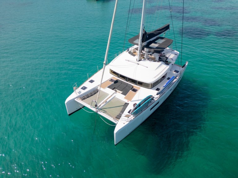 Catamaran for rent Cugnana Verde at the best price