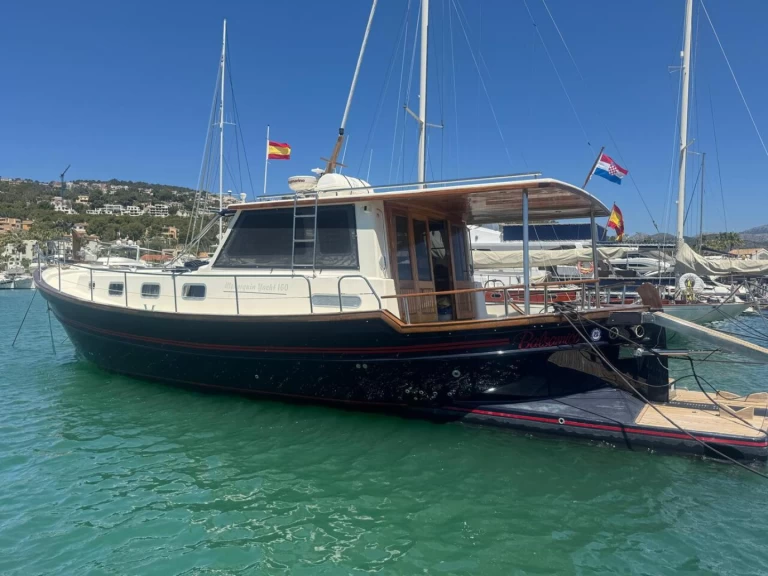 Bareboat Rental Motorboat Menorquin-Yachts with a boat licence