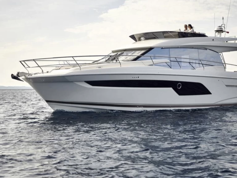 Jeanneau Prestige 52 anno 2023 charter bareboat or captained in  Salerno