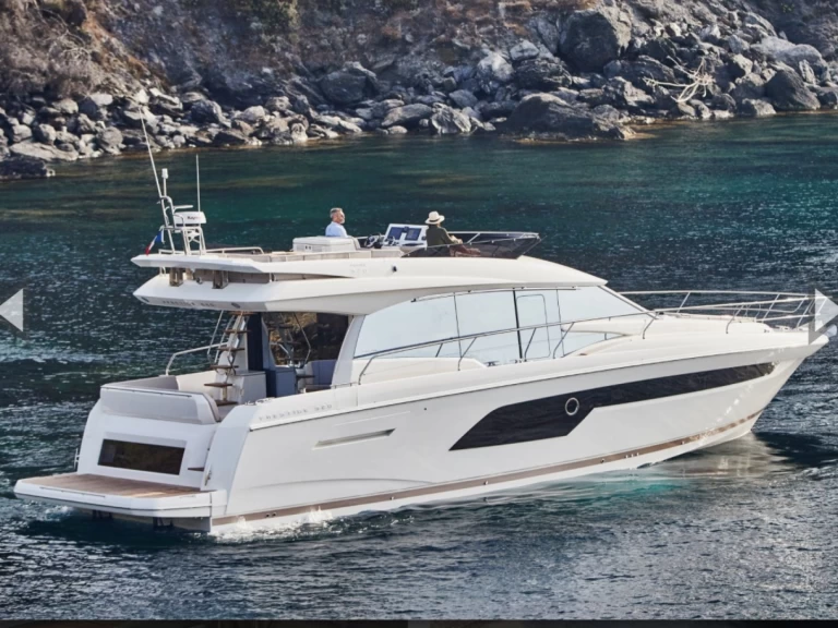 Yacht charter Salerno cheap Prestige 52 anno 2023