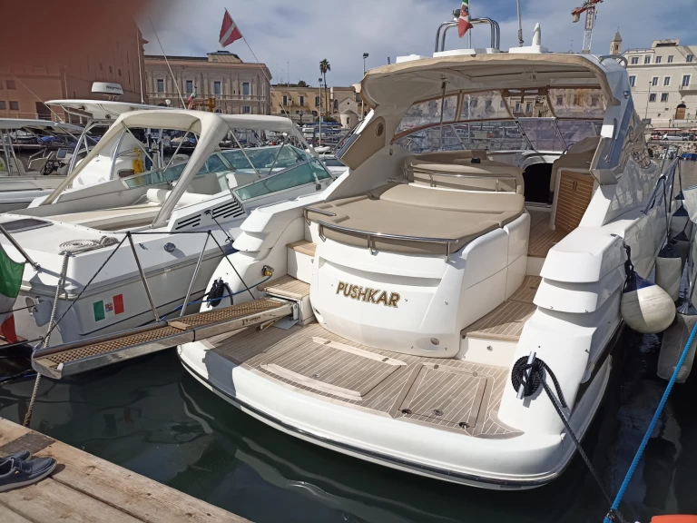 Bareboat Rental Motorboat Sessa Marine with a boat licence
