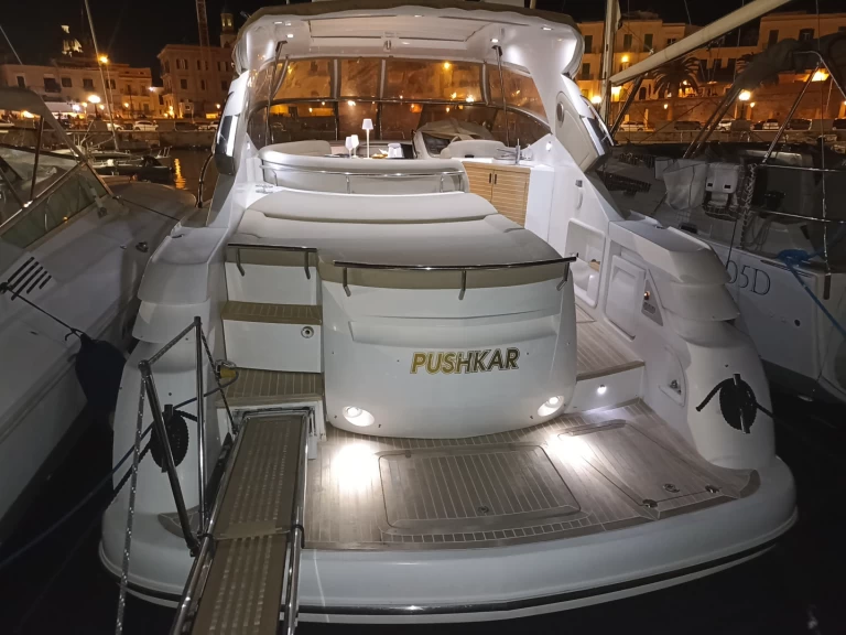 Motorboat for rent Bari at the best price