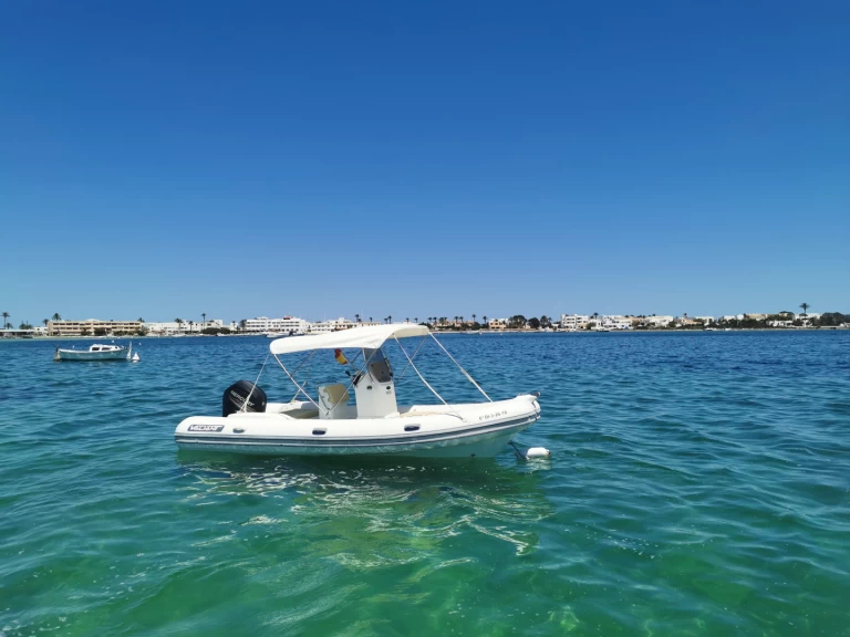 Valiant DR 600 in La Savina on SamBoat