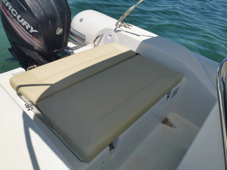 Rent a Valiant DR 600 La Savina