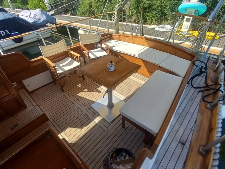 Bareboat Rental Motorboat G.i.a.m Rapallo with a boat licence