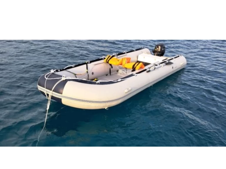 Boat rental Aqua-Marina Deluxe 350 in La Ciotat on Samboat