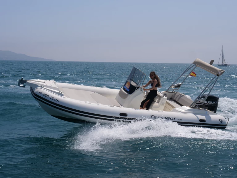 Boat rental Capelli Tempest 700 in Empuriabrava on Samboat
