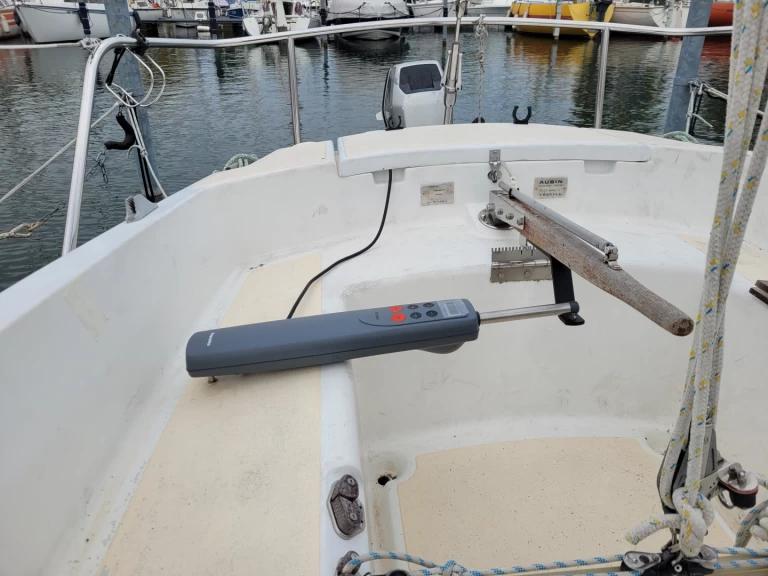 Sailboat for rent Auvernier at the best price