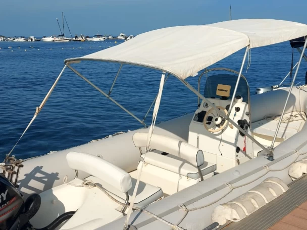 Zodiac Explorer 640 in Sainte-Lucie de Porto-Vecchio on SamBoat