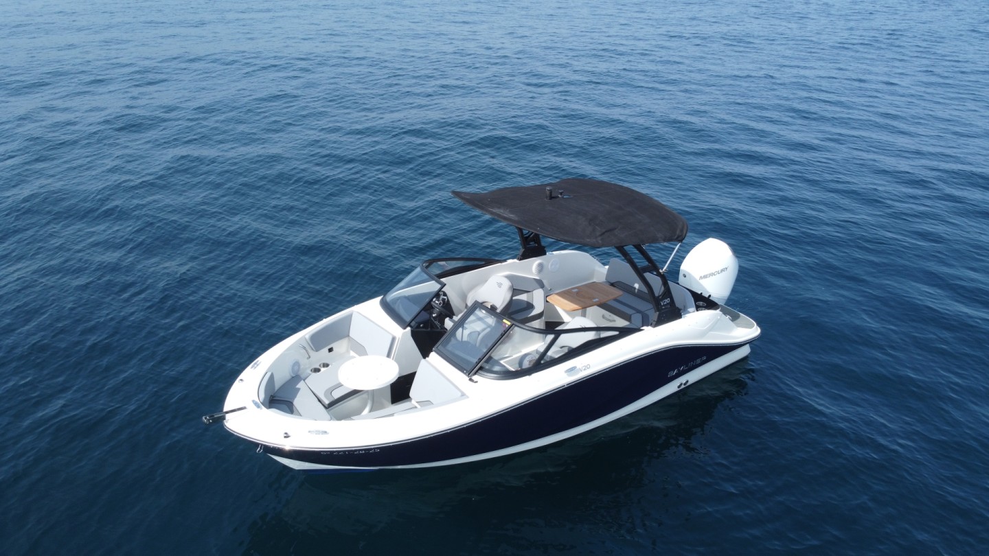 Rent a Motorboat bayliner v20 in Puerto Banús (Blue-wave) | SamBoat
