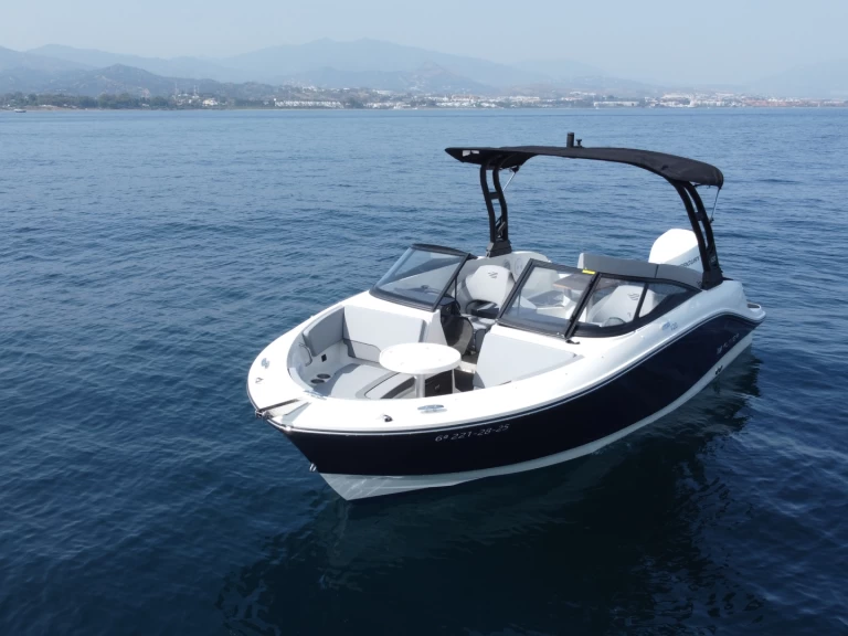 Rent a Bayliner bayliner v20 Puerto Banús