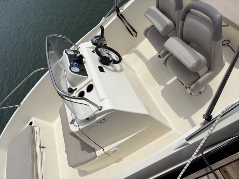 Motorboat rental with or without captain Quicksilver Palavas-les-Flots