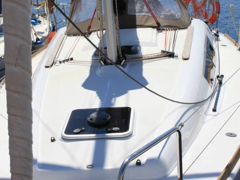 Boat rental Jeanneau Sun Odyssey 33i in Port of Alicante on Samboat
