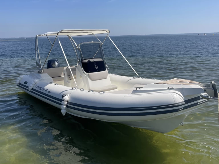 Rent a Capelli Tempest 700 Sun Biscarrosse
