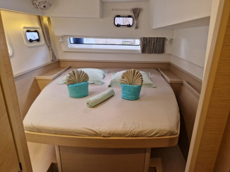 Catamaran rental with or without captain Lagoon Ajaccio