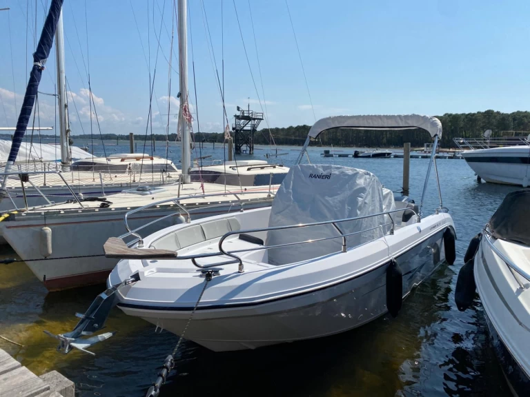 Ranieri  Voyager 21S charter bareboat or captained in  Biscarrosse