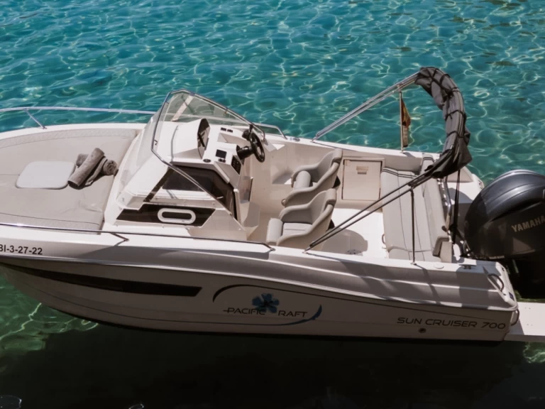 Bareboat Rental Motorboat Pacific Craft with a boat licence