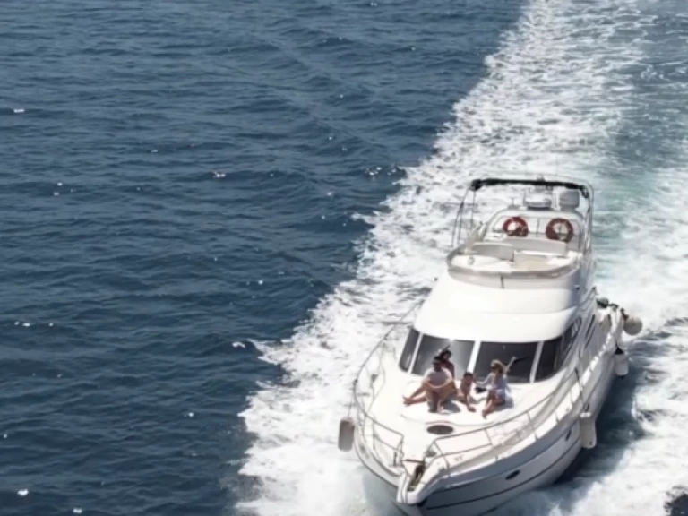 Motorboat for rent Himarë at the best price