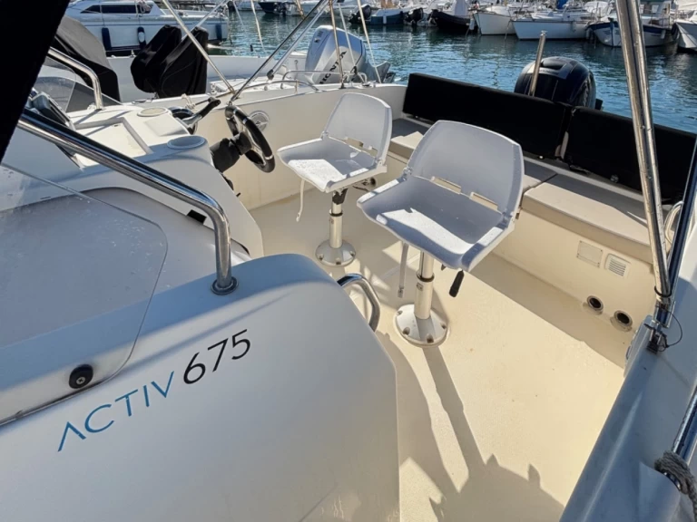 Motorboat rental with or without captain Quicksilver Saint-Aygulf
