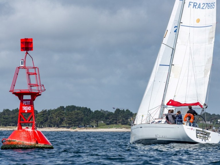 Sailboat for rent La Trinité-sur-Mer at the best price