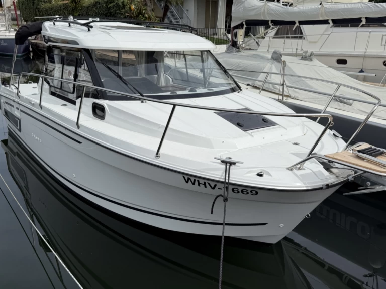Boat rental Jeanneau Merry Fisher 795 Series2 in Empuriabrava on Samboat