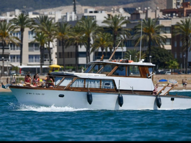 Yacht charter Vilanova i la Geltrú cheap Custom