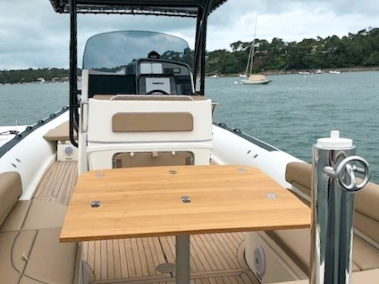 Yacht charter Cap Ferret cheap BWA 33
