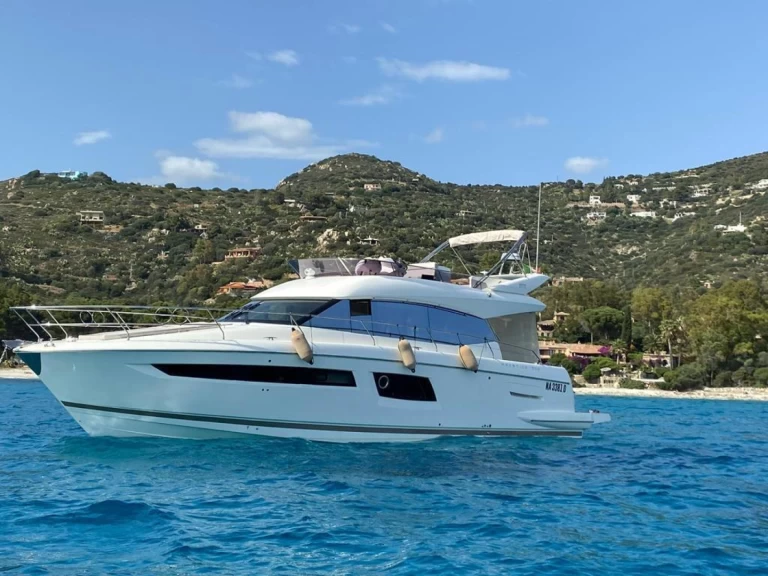 Luxury Yacht rental with or without captain Prestige Capo d'Orlando