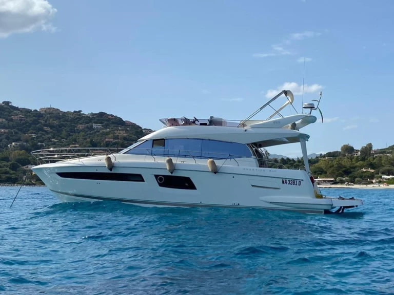 Bareboat Rental Luxury Yacht Prestige with a boat licence