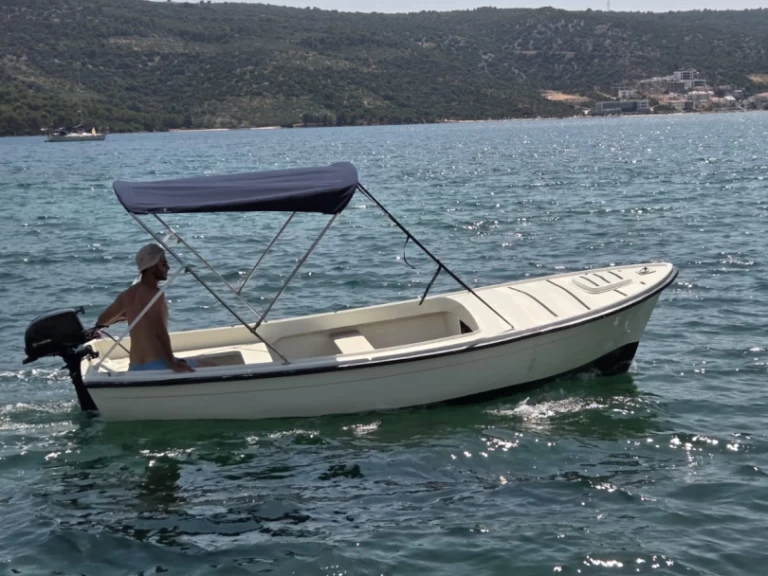 Motorboat for rent Poljica at the best price