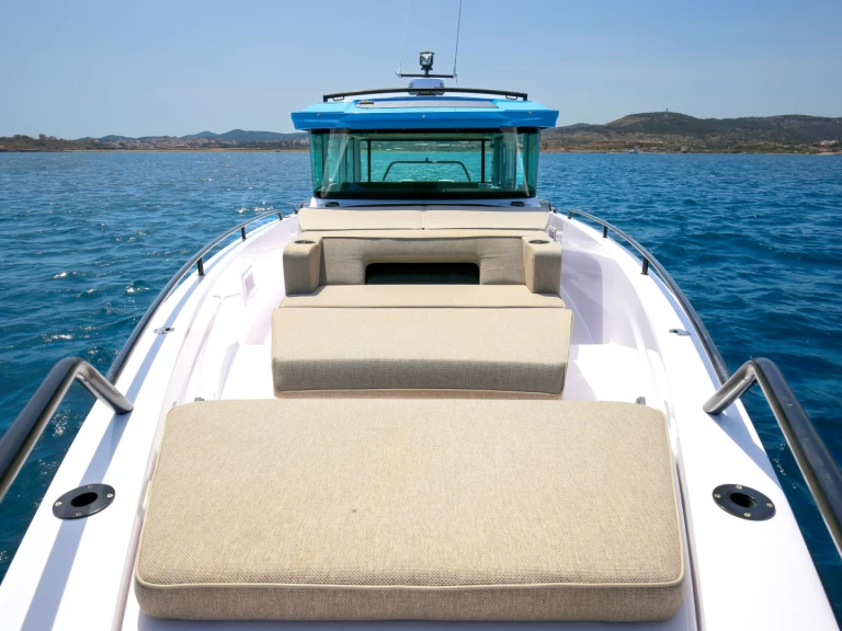 Motorboat rental with or without captain Axopar Lávrio