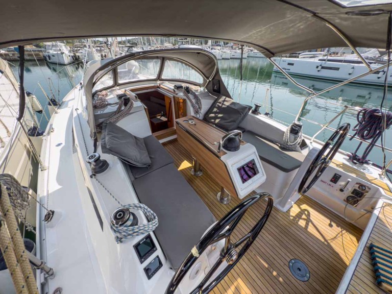 Boat rental Bavaria Cruiser 34 in Pula on Samboat