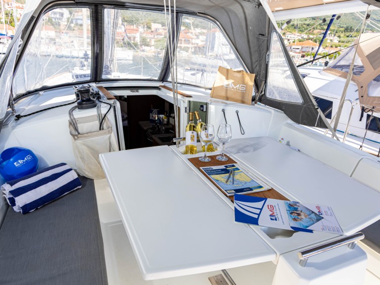 Sailboat rental with or without captain Bénéteau Pálairos