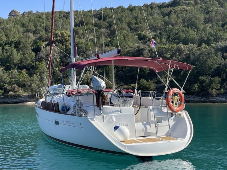 Bénéteau Oceanis 411 Celebration in Omiš on SamBoat