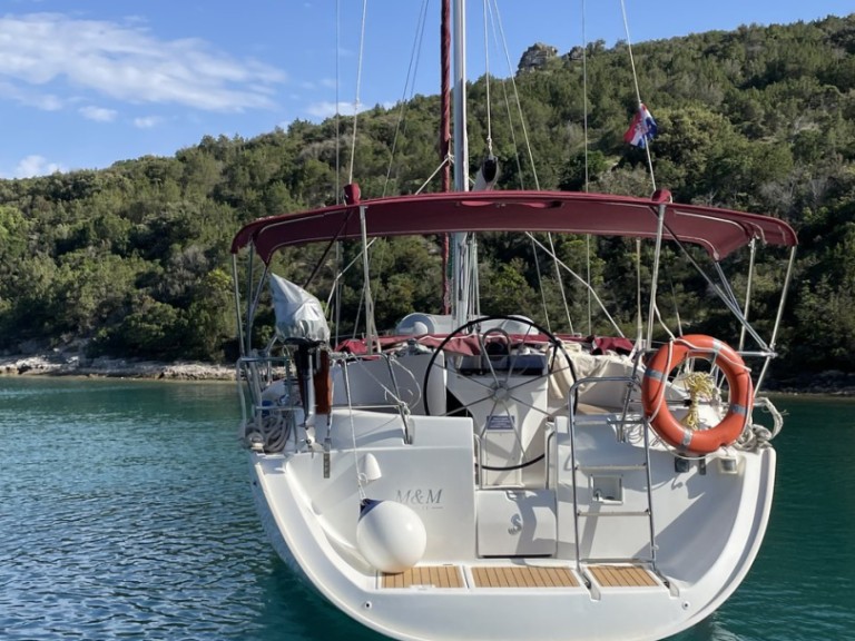 Rent a Bénéteau Oceanis 411 Celebration Omiš