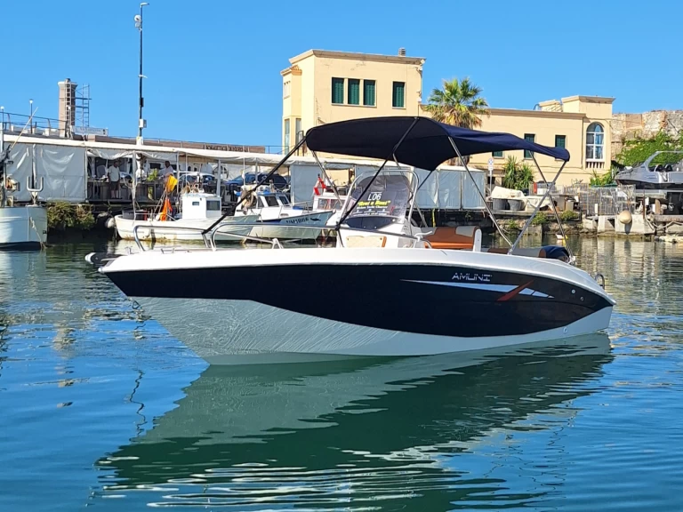 Bareboat Rental Motorboat Trimarchi with a boat licence