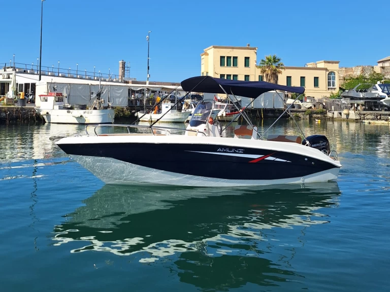 Motorboat for rent Sanremo at the best price