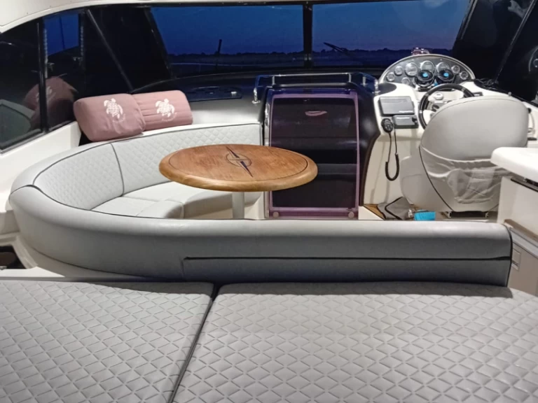 Bareboat Rental Motorboat Bavaria with a boat licence