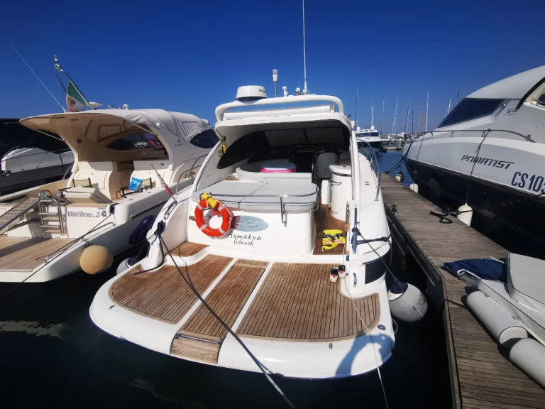 Bavaria Bavaria 37 Hard Top in Porto di Salerno on SamBoat