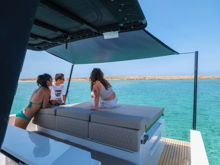 Yacht charter Dénia cheap D28