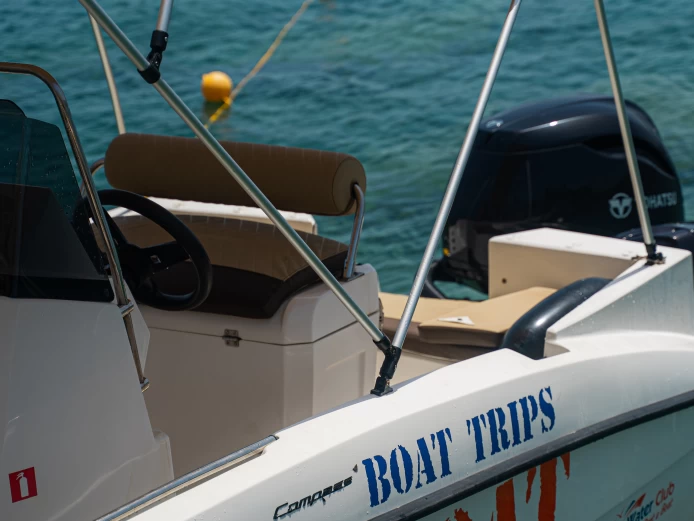 Bareboat Rental Motorboat Compass with a boat licence